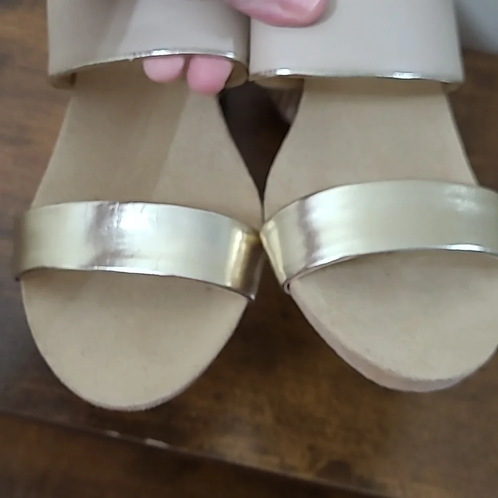 Chico's Gold and Cream Basketweave Wedge Sandal size 8